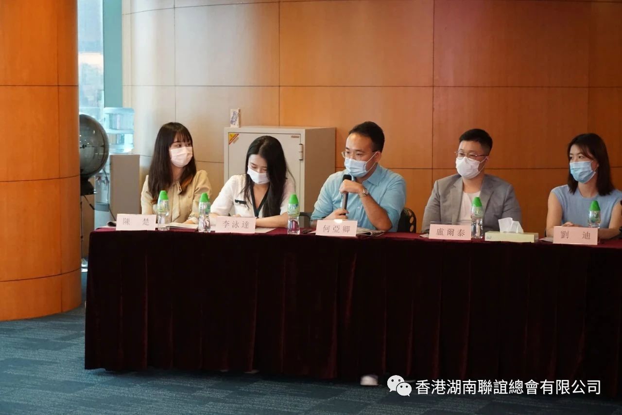 香港陝西青年會理事何亞卿發言